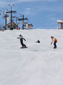 Buck Hill Ski and Snowboard Area - Buck Hill Plaza Cam
